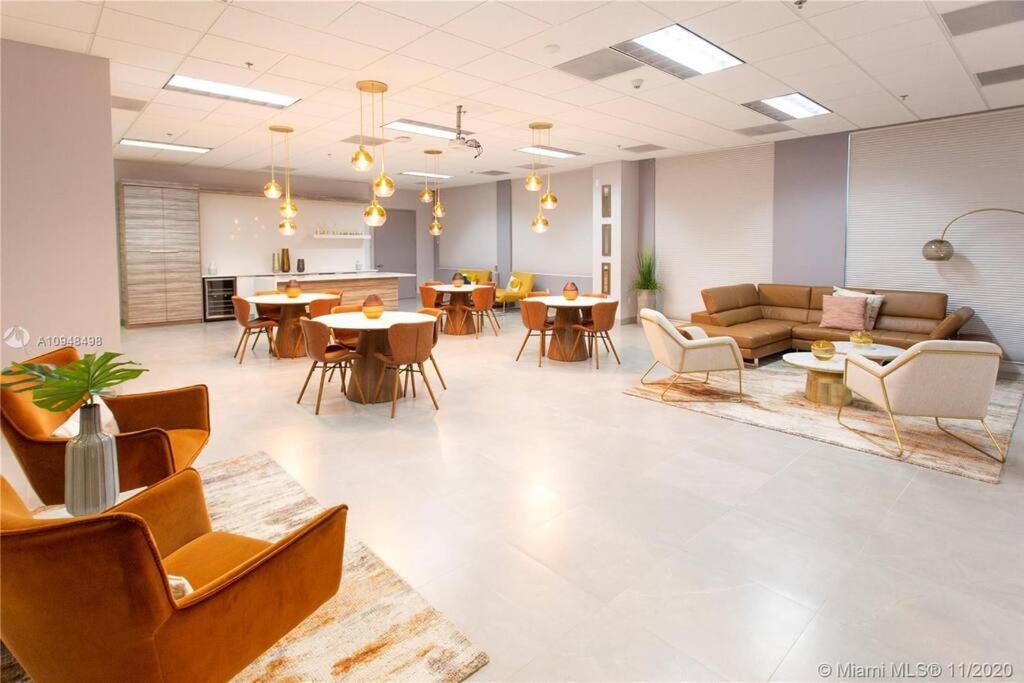 Apartamento Luxurious Private Unit With Parking Miami Exterior foto