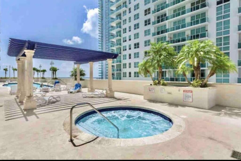 Apartamento Luxurious Private Unit With Parking Miami Exterior foto
