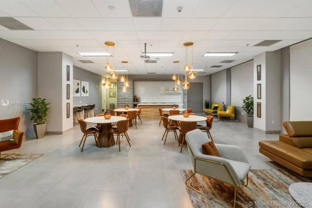 Apartamento Luxurious Private Unit With Parking Miami Exterior foto