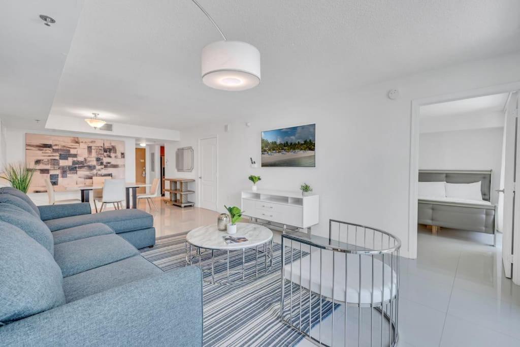 Apartamento Luxurious Private Unit With Parking Miami Exterior foto
