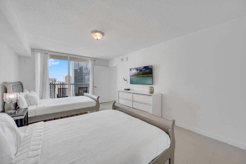 Apartamento Luxurious Private Unit With Parking Miami Exterior foto