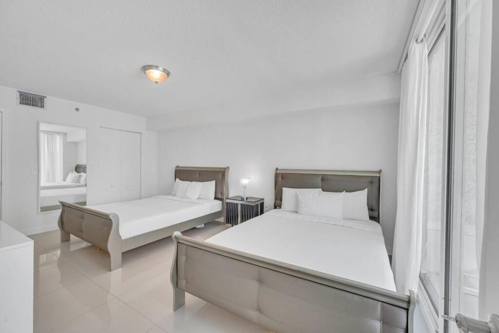 Apartamento Luxurious Private Unit With Parking Miami Exterior foto