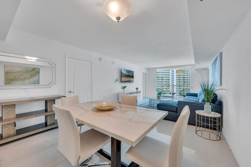 Apartamento Luxurious Private Unit With Parking Miami Exterior foto